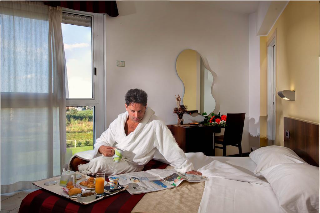 Seapark Spa Resort جوليانوفا الغرفة الصورة
